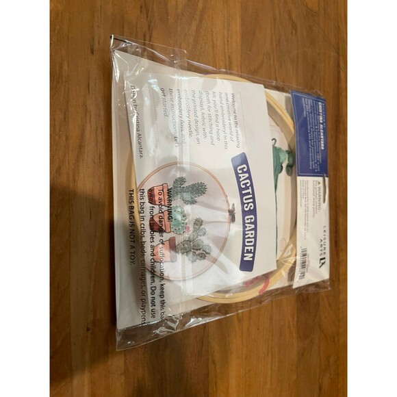 New Leisure Arts 49811 Embroidery Kit Maker 6" Cactus - Picture 4 of 4